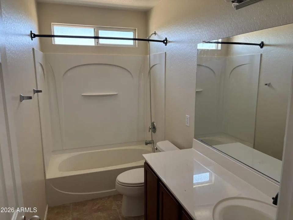 Real Estate Picture 12