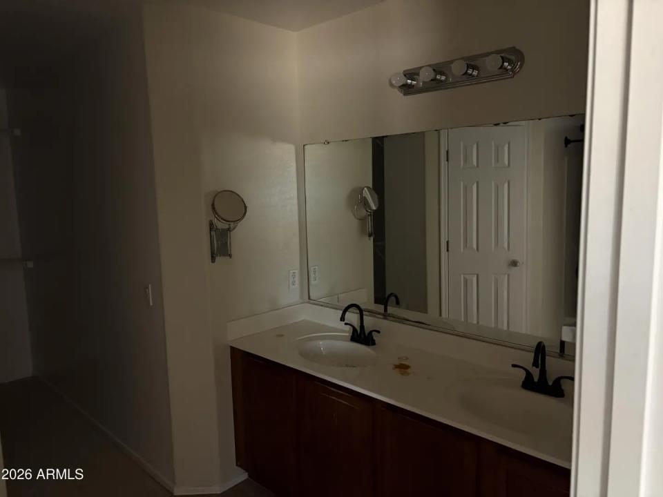 Real Estate Picture 14