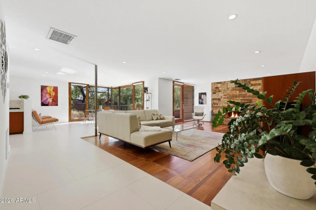 Real Estate Picture 12