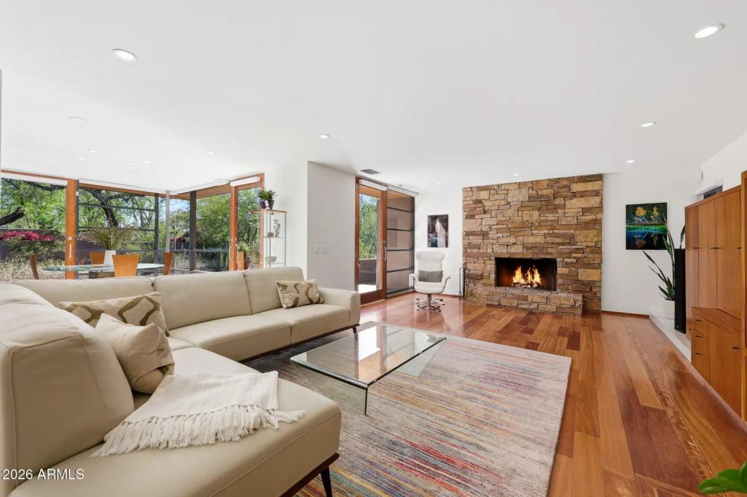 Real Estate Picture 4