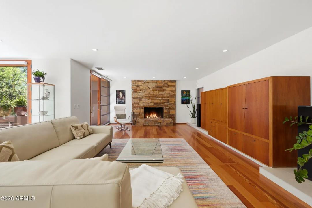 Real Estate Picture 13