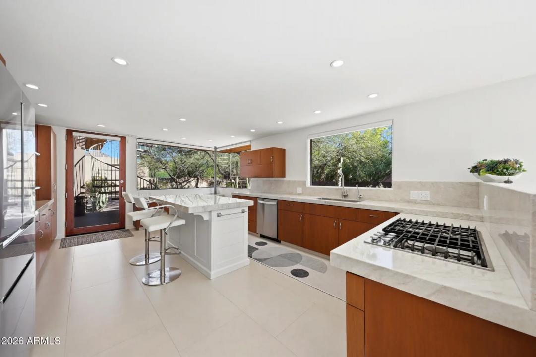 Real Estate Picture 3