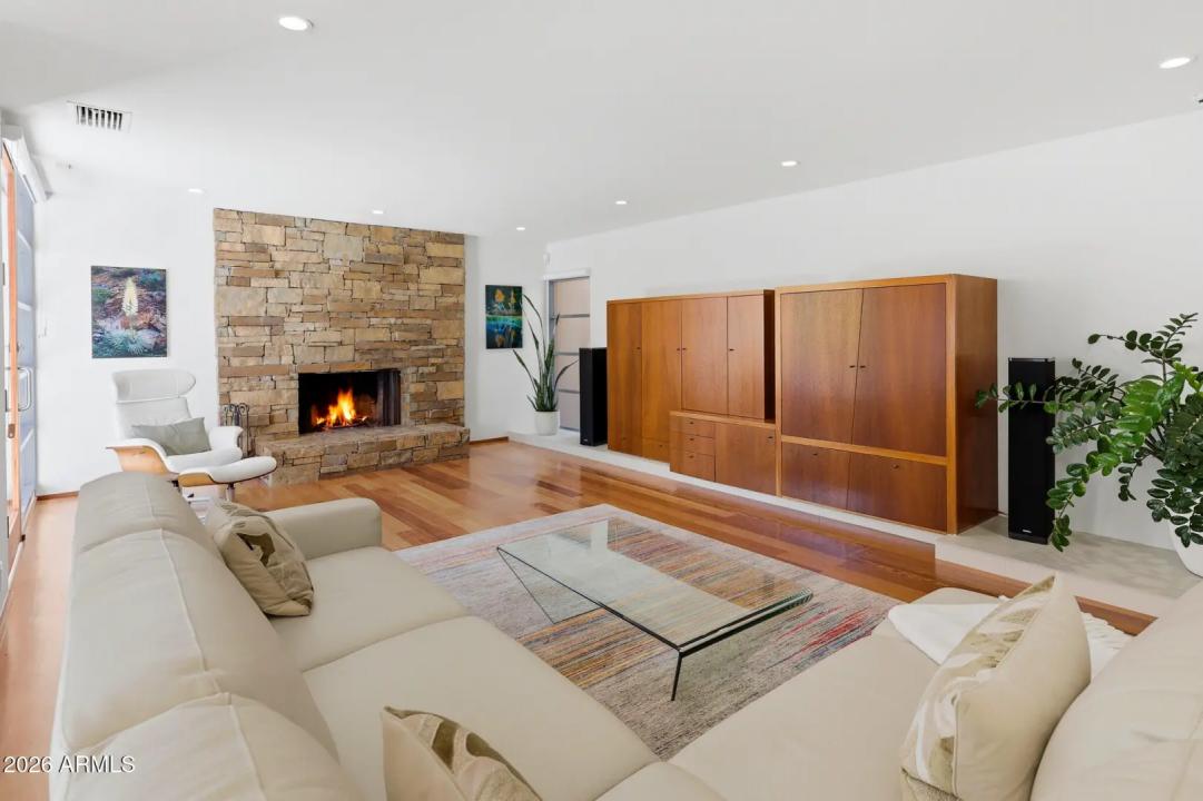 Real Estate Picture 23