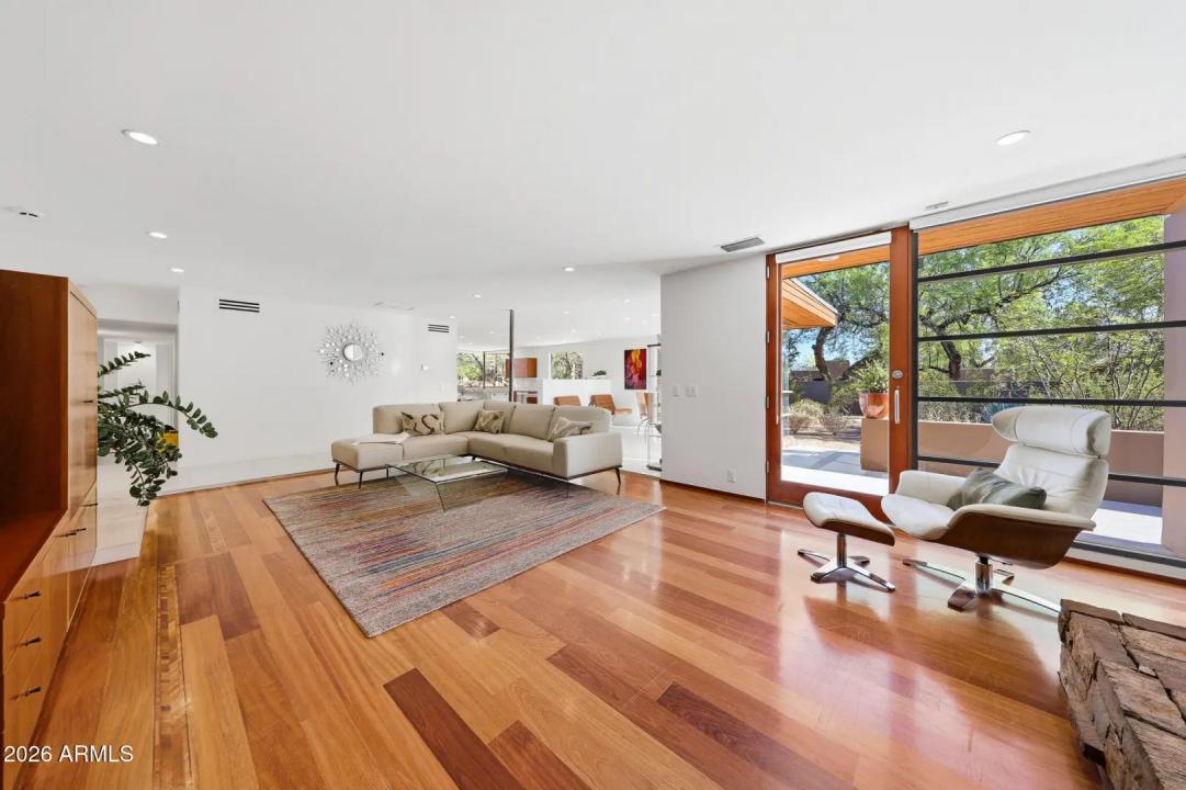 Real Estate Picture 24