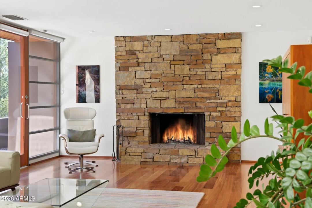 Real Estate Picture 14