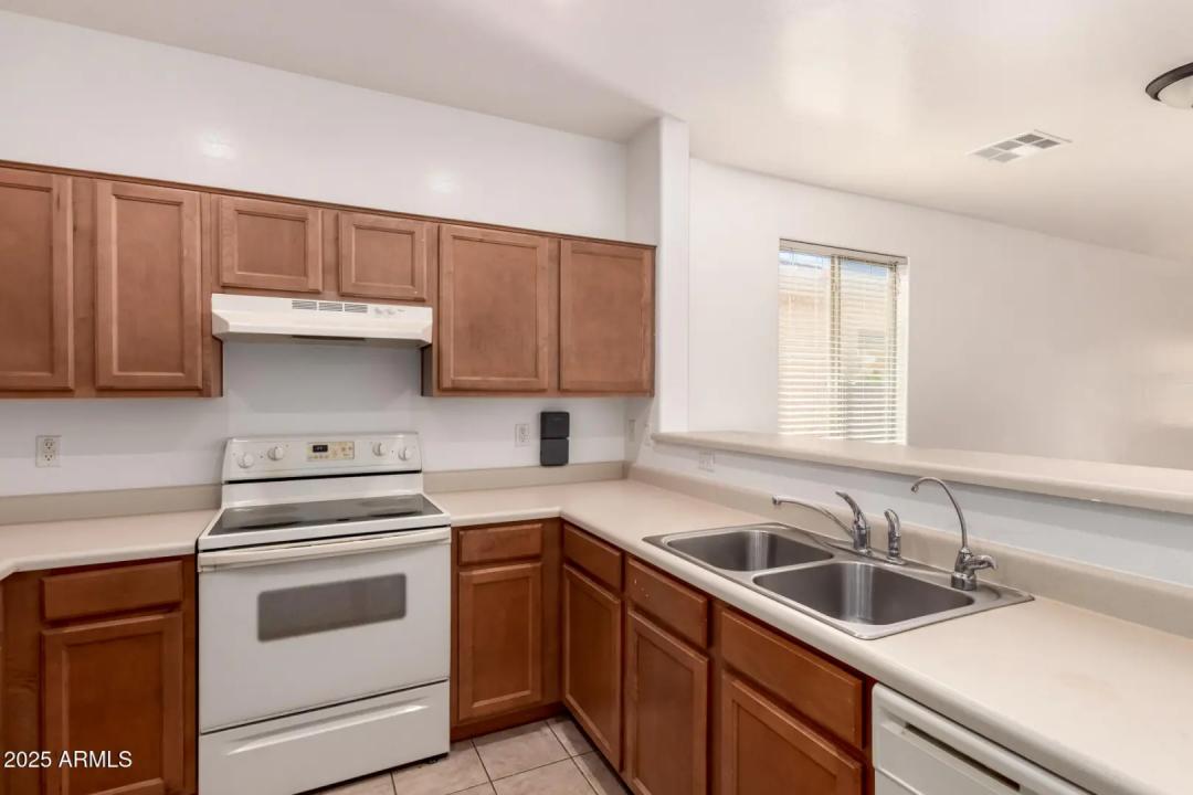 Real Estate Picture 14