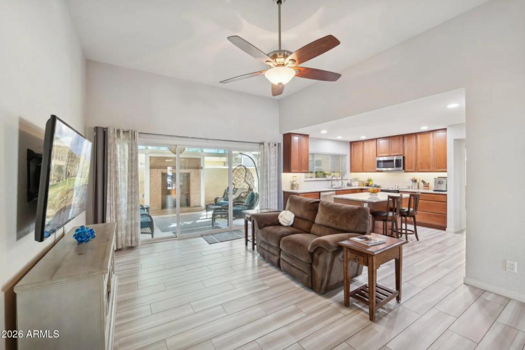 Real Estate Picture 9