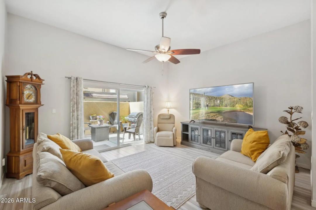 Real Estate Picture 4