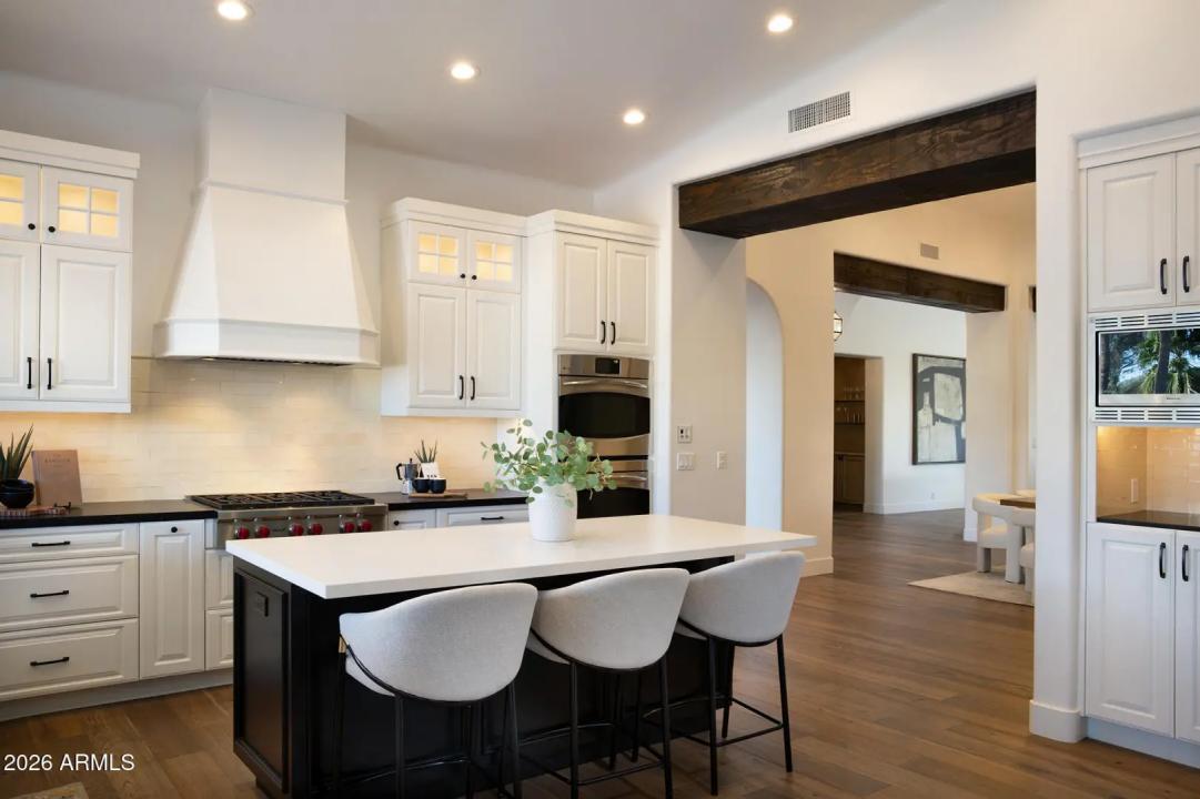 Real Estate Picture 8