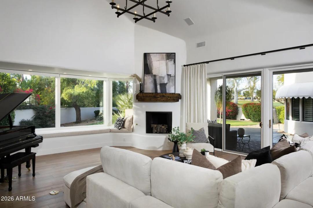 Real Estate Picture 4