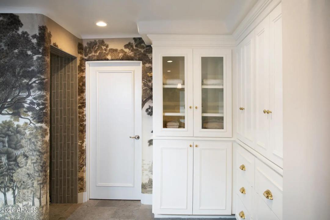 Real Estate Picture 16