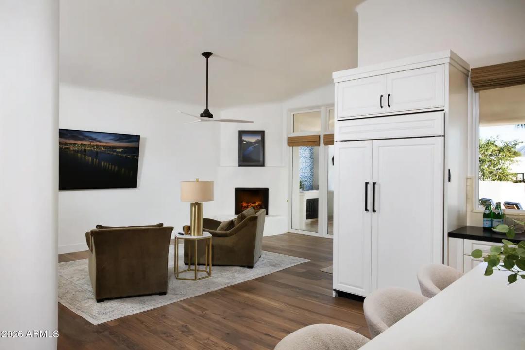 Real Estate Picture 11