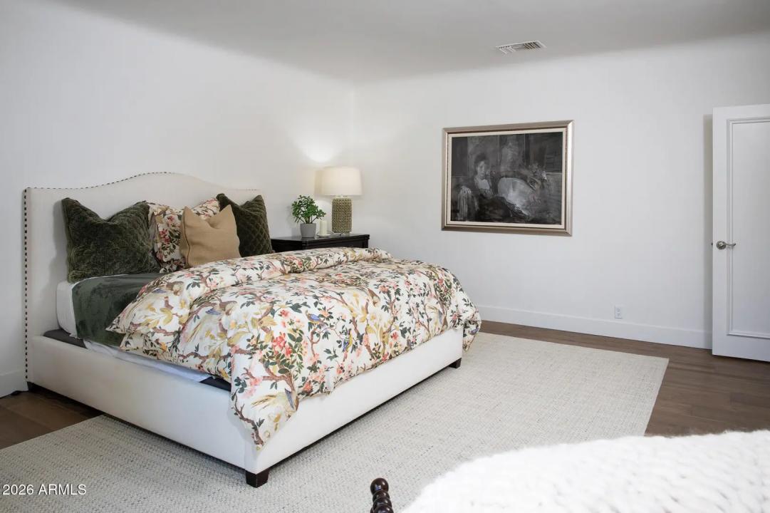 Real Estate Picture 26