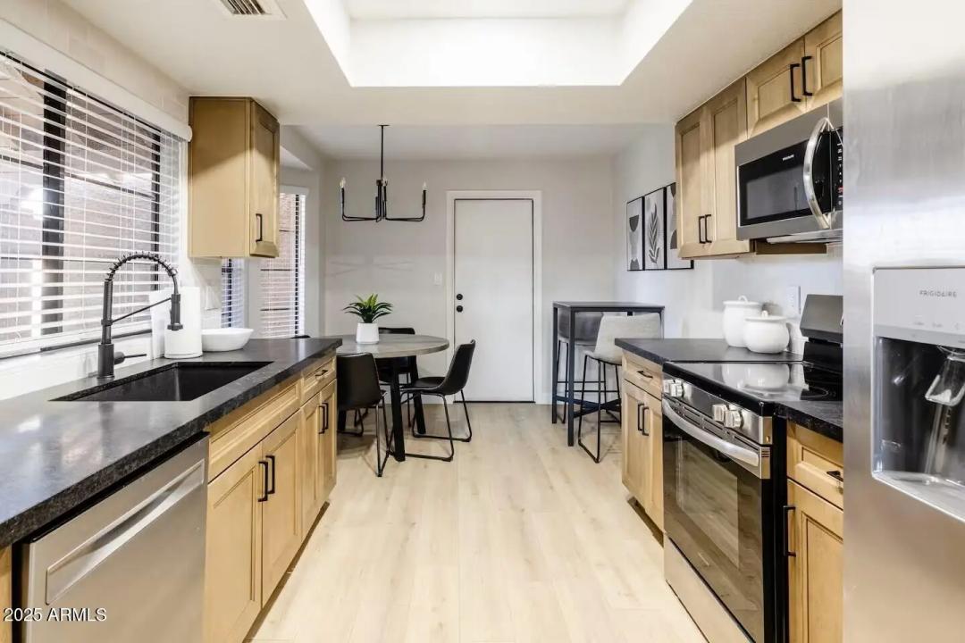 Real Estate Picture 3