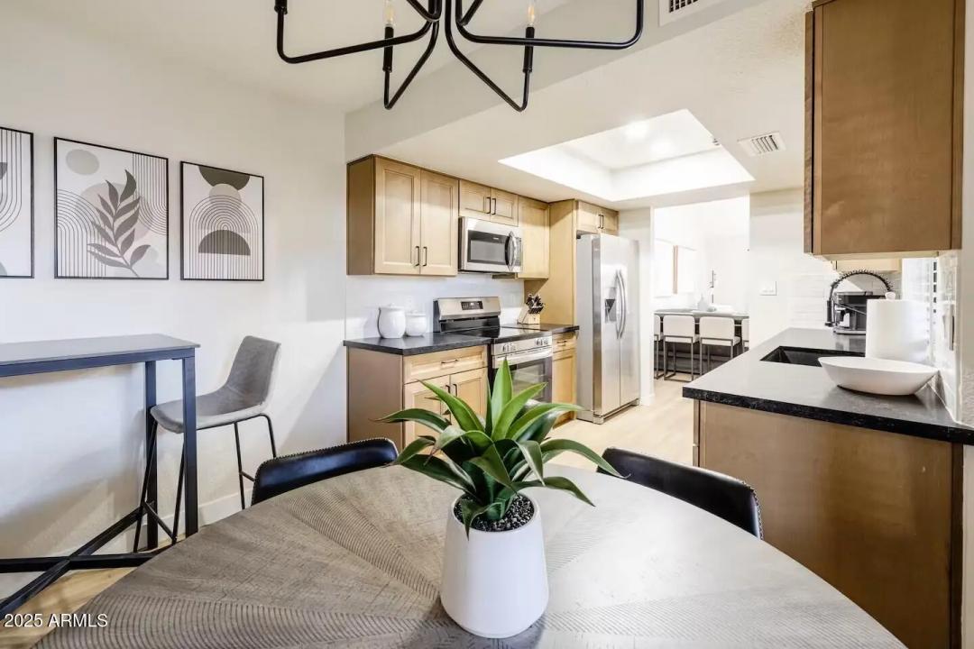 Real Estate Picture 4