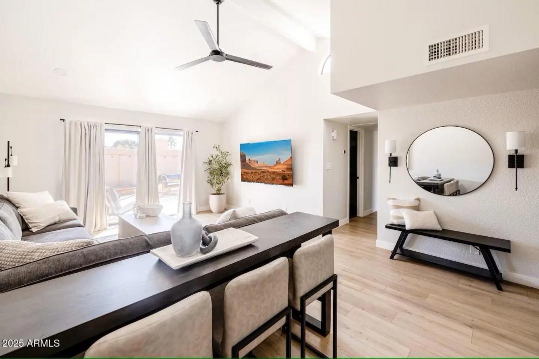 Real Estate Picture 8