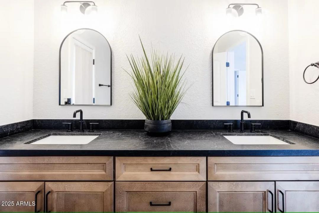 Real Estate Picture 11