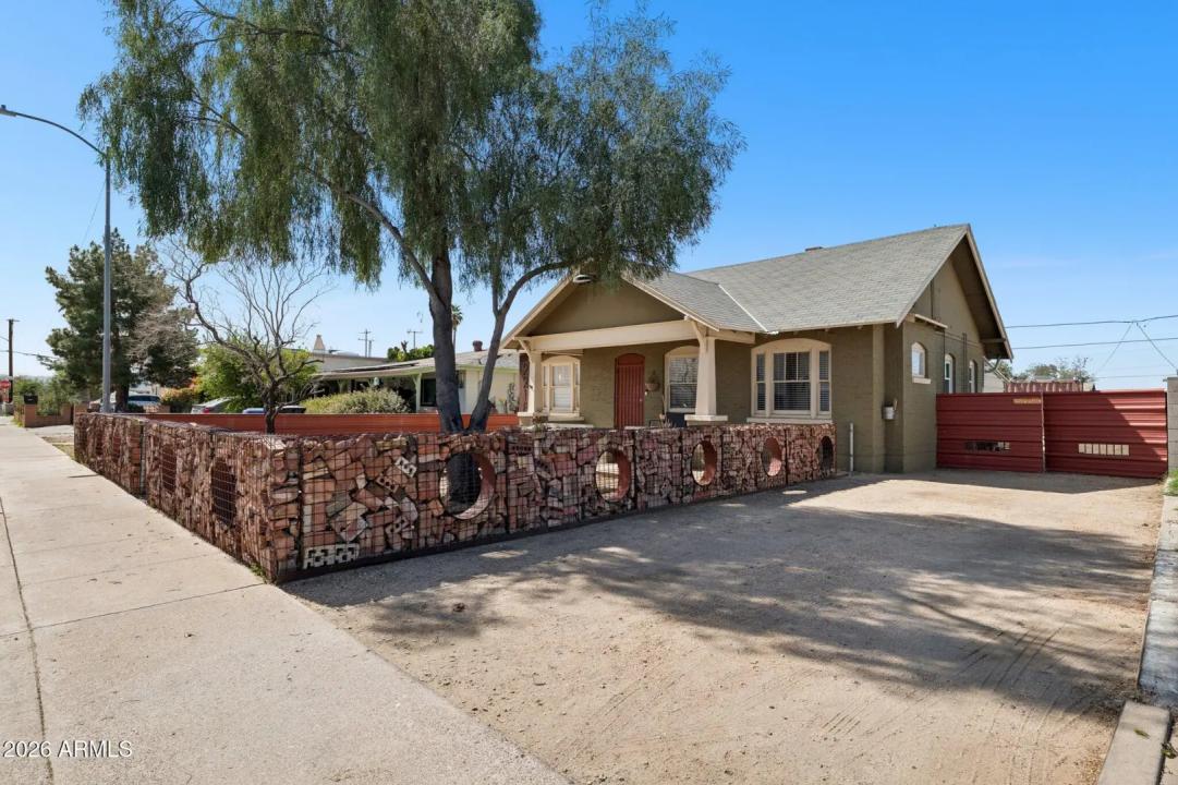 Real Estate Picture 3