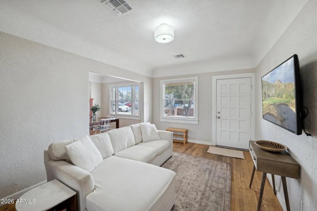 Real Estate Picture 5