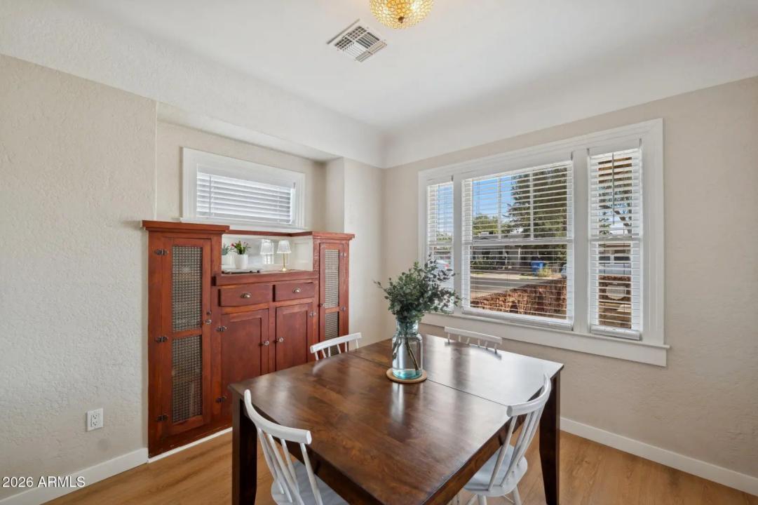 Real Estate Picture 6