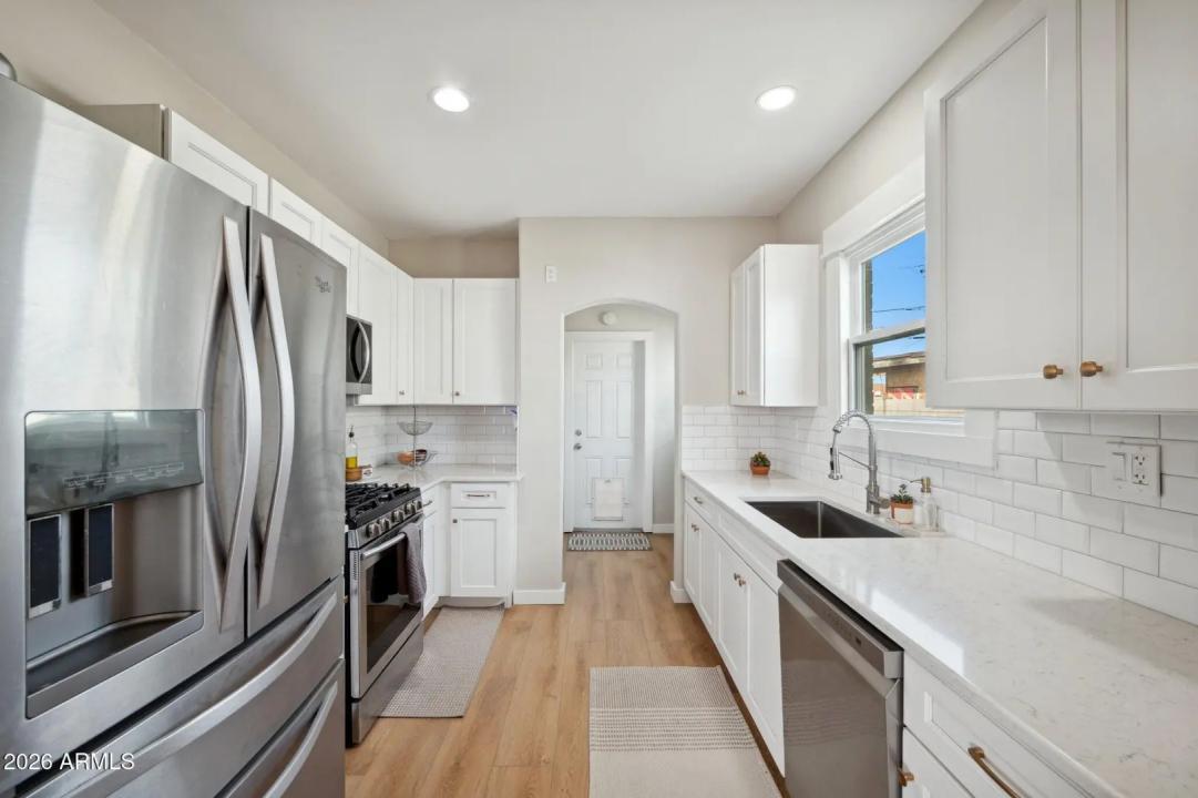 Real Estate Picture 9