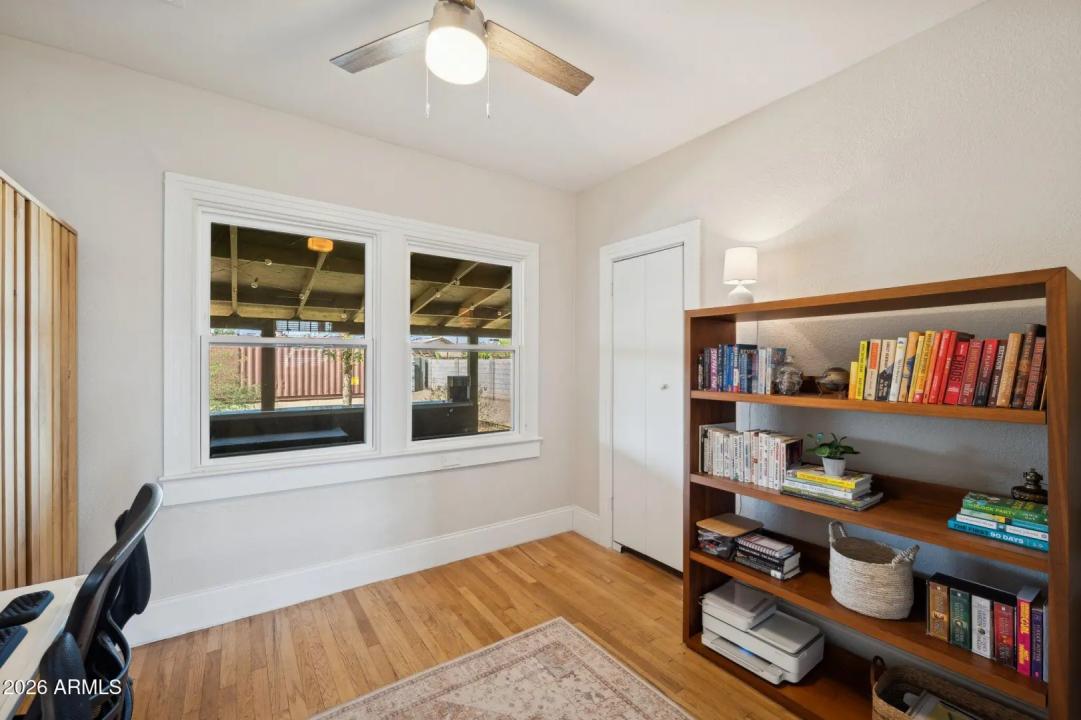 Real Estate Picture 14