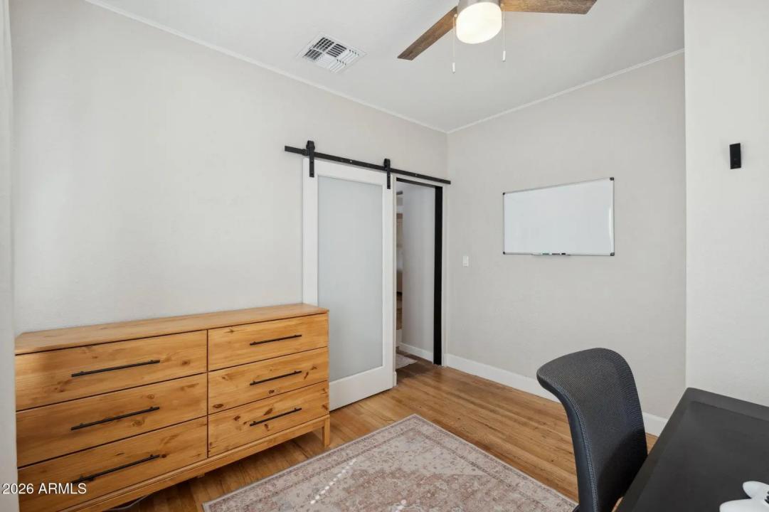 Real Estate Picture 17