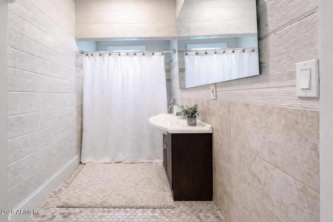 Real Estate Picture 18