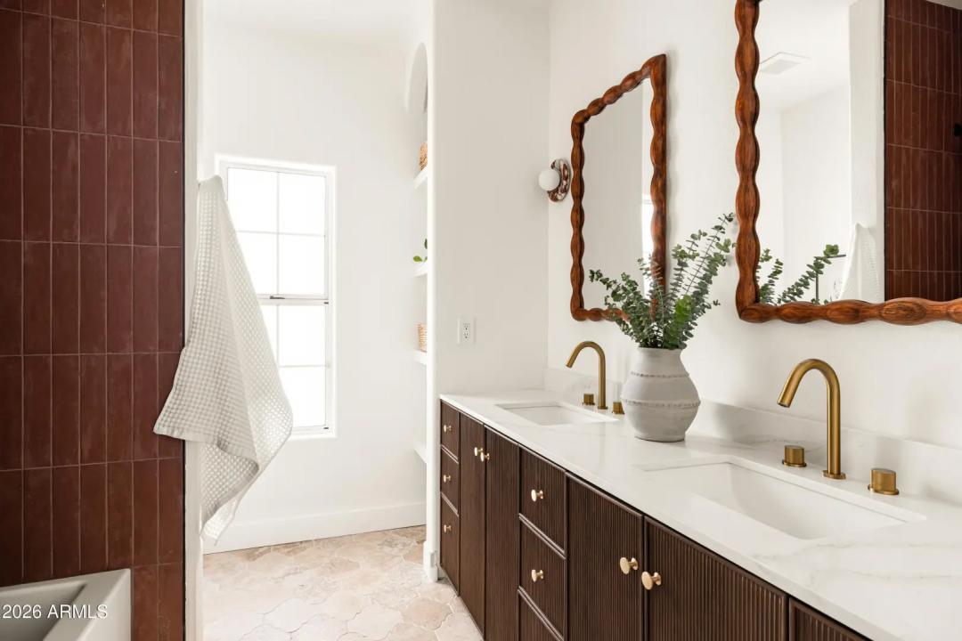 Real Estate Picture 36