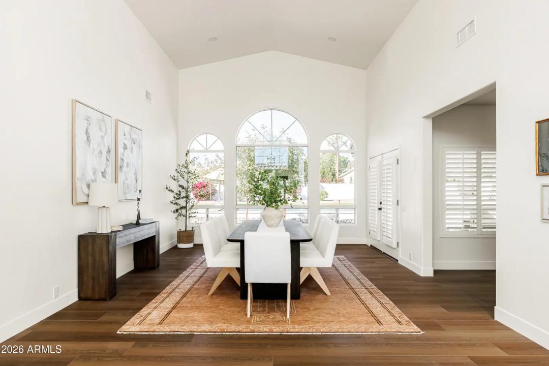 Real Estate Picture 5