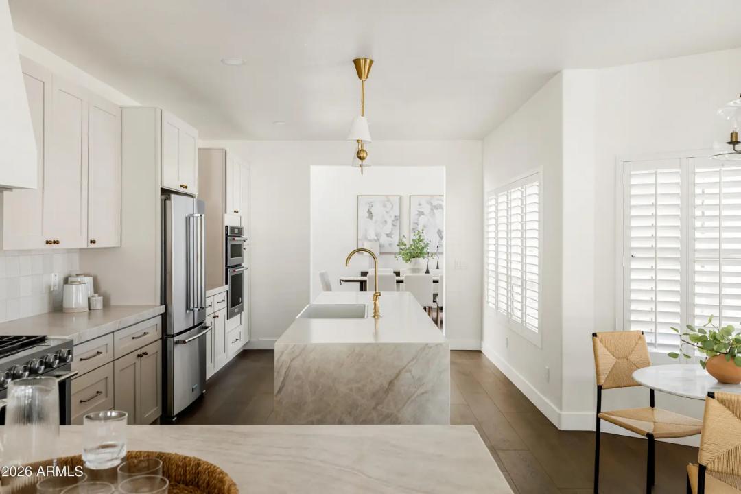 Real Estate Picture 11