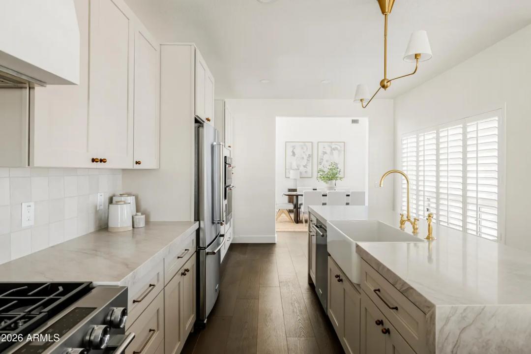 Real Estate Picture 12