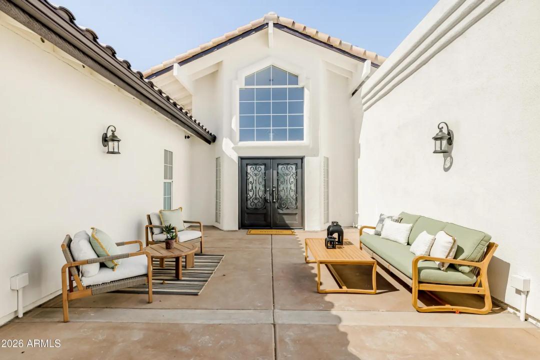 Real Estate Picture 4