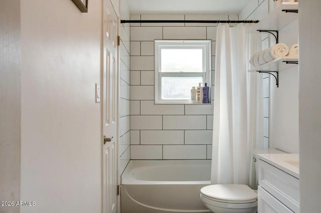 Real Estate Picture 12