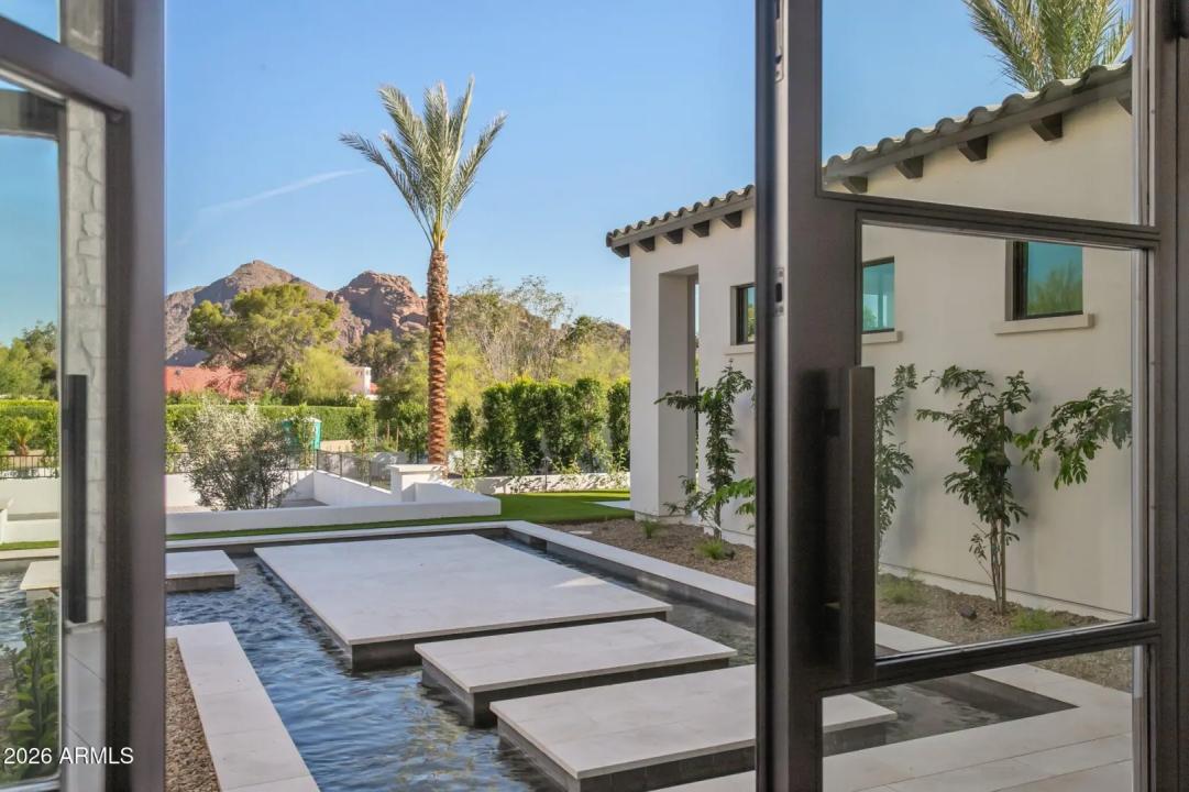 Real Estate Picture 7