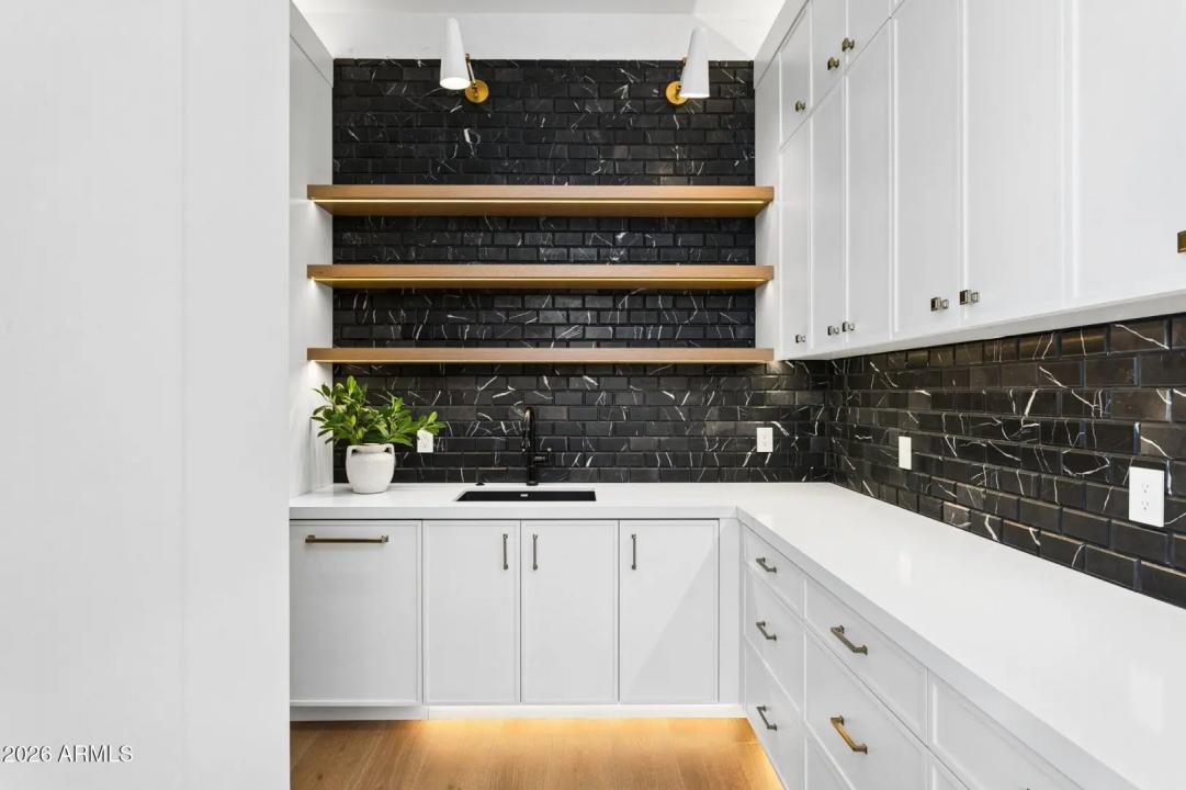 Real Estate Picture 22