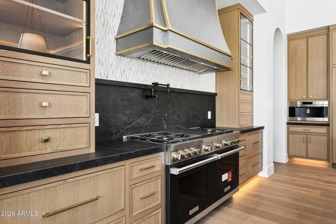 Real Estate Picture 16