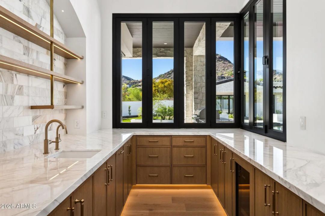 Real Estate Picture 24