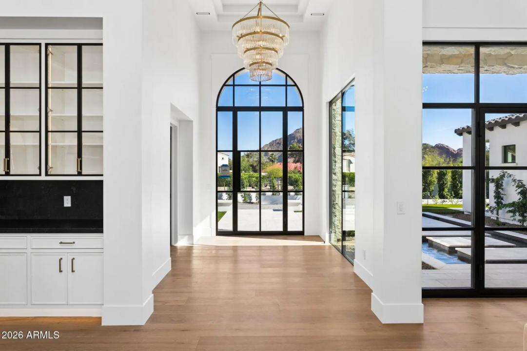 Real Estate Picture 8