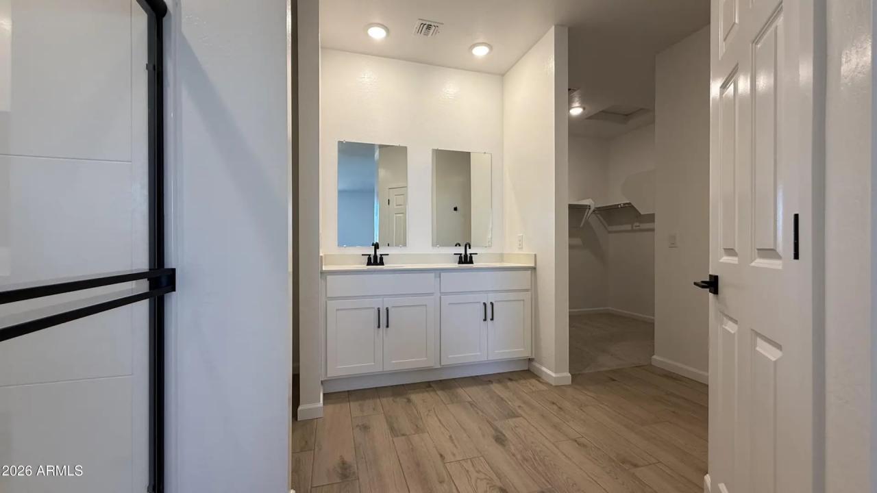 Real Estate Picture 15