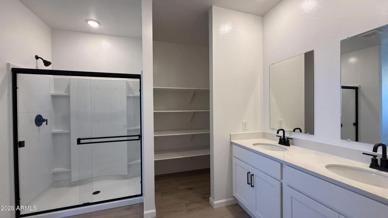 Real Estate Picture 16