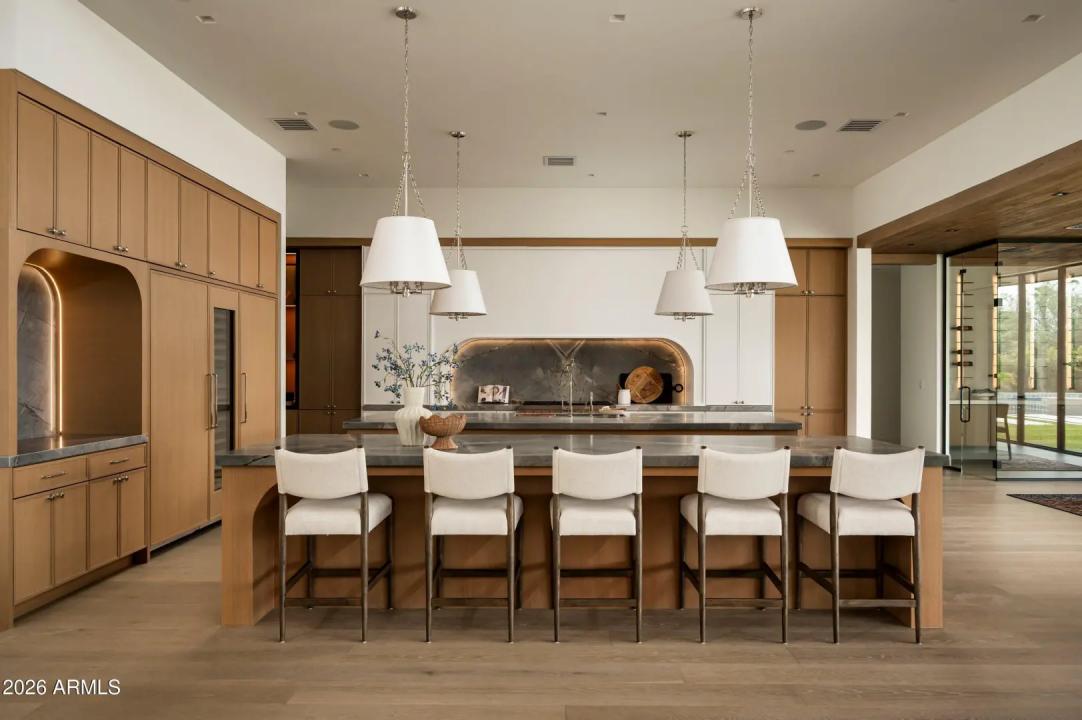 Real Estate Picture 4