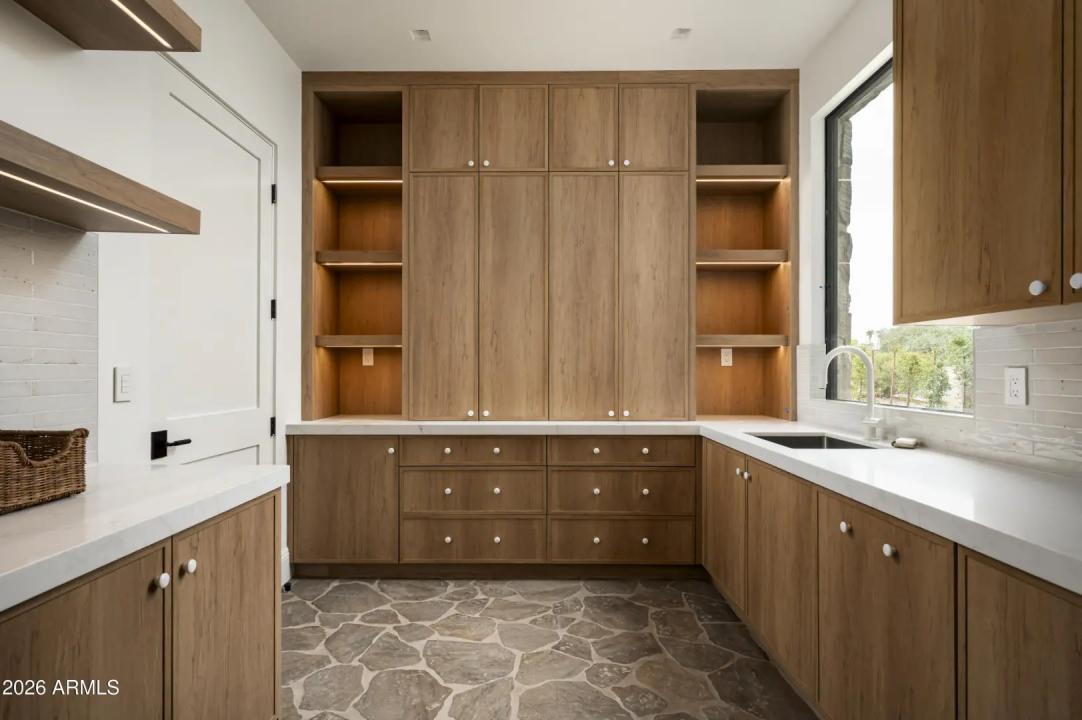 Real Estate Picture 9