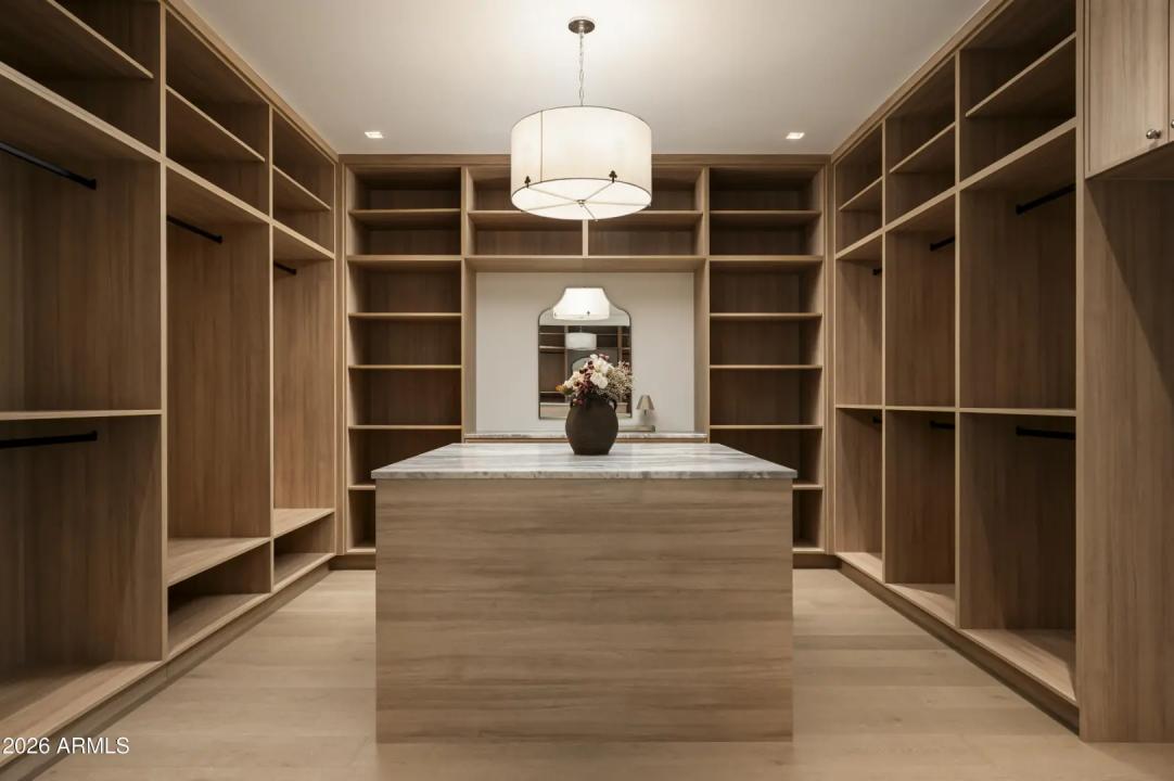 Real Estate Picture 14