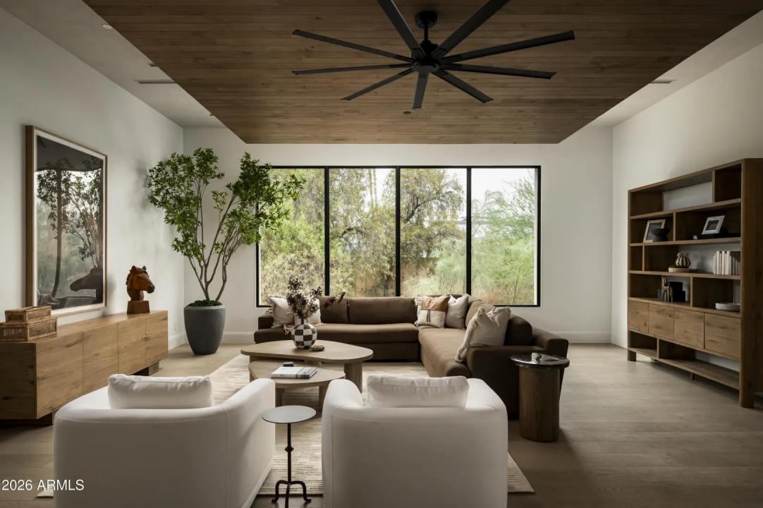 Real Estate Picture 11