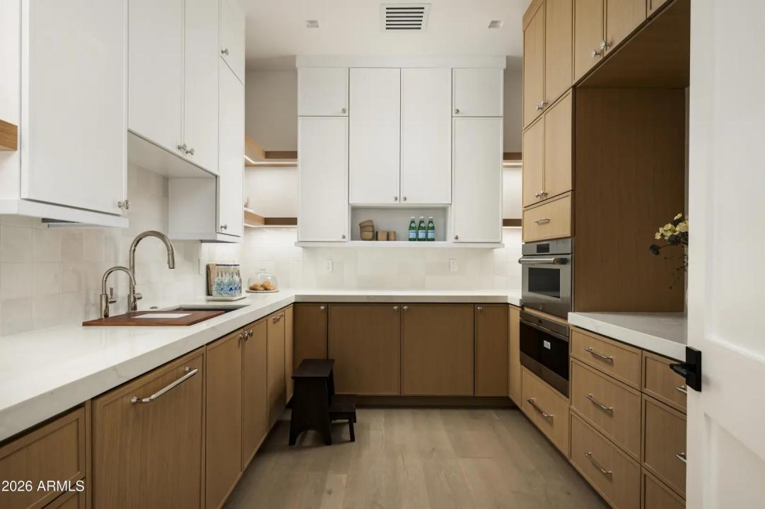 Real Estate Picture 8