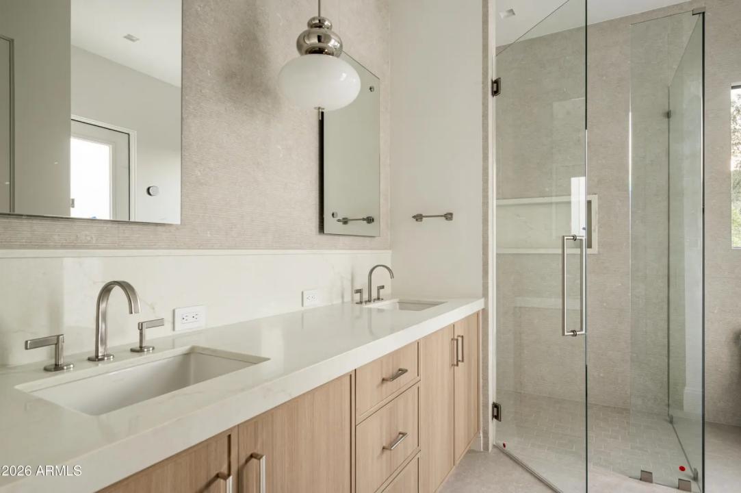 Real Estate Picture 43
