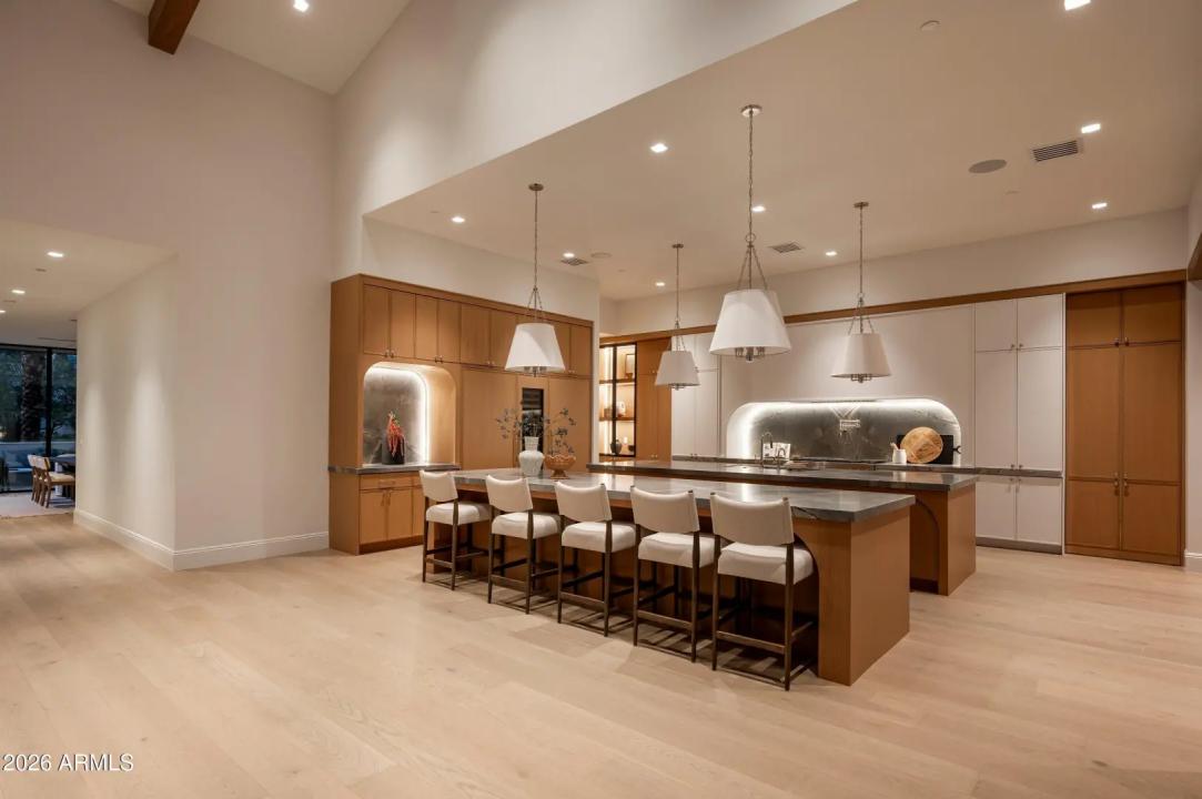 Real Estate Picture 11