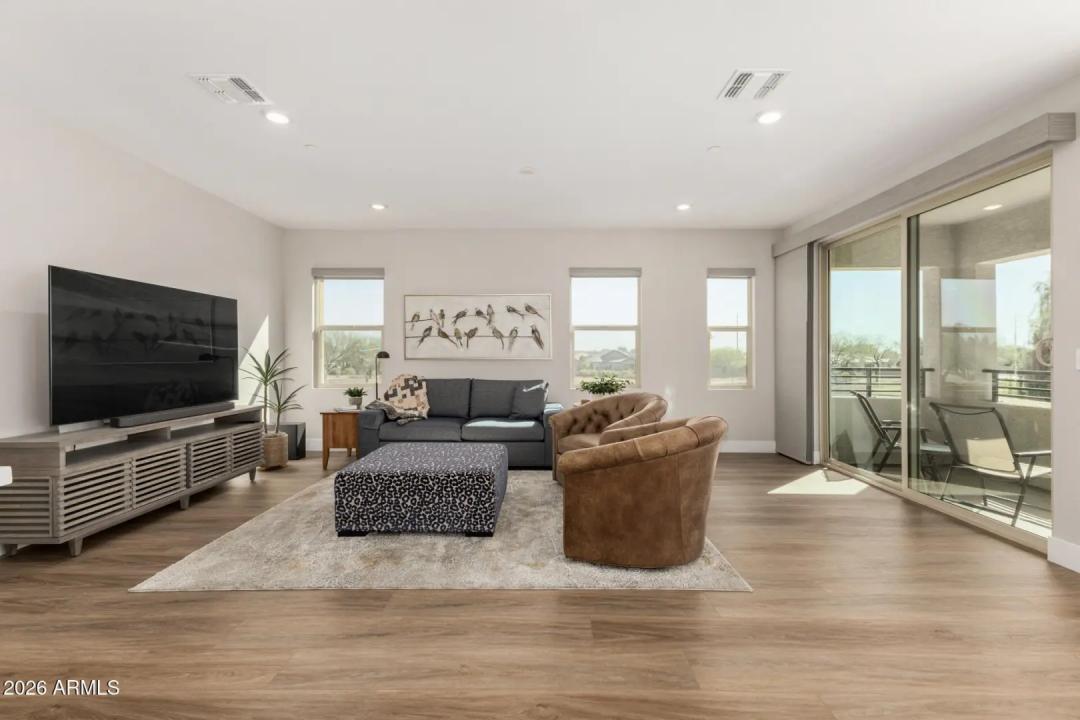 Real Estate Picture 7