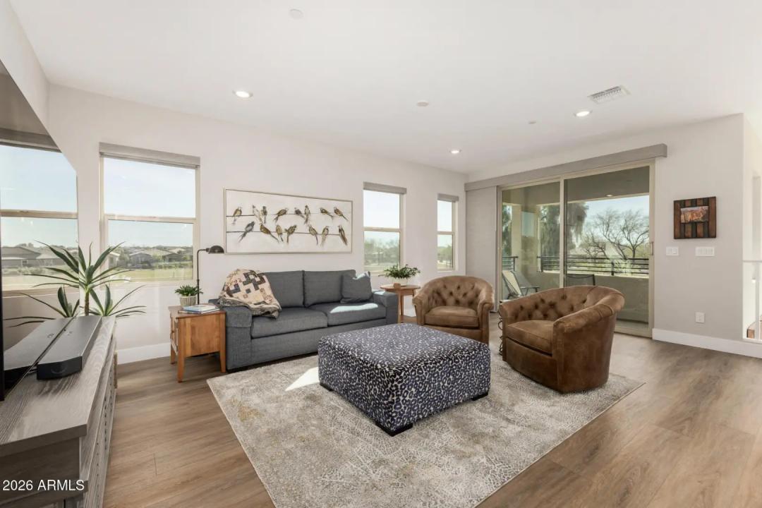 Real Estate Picture 8